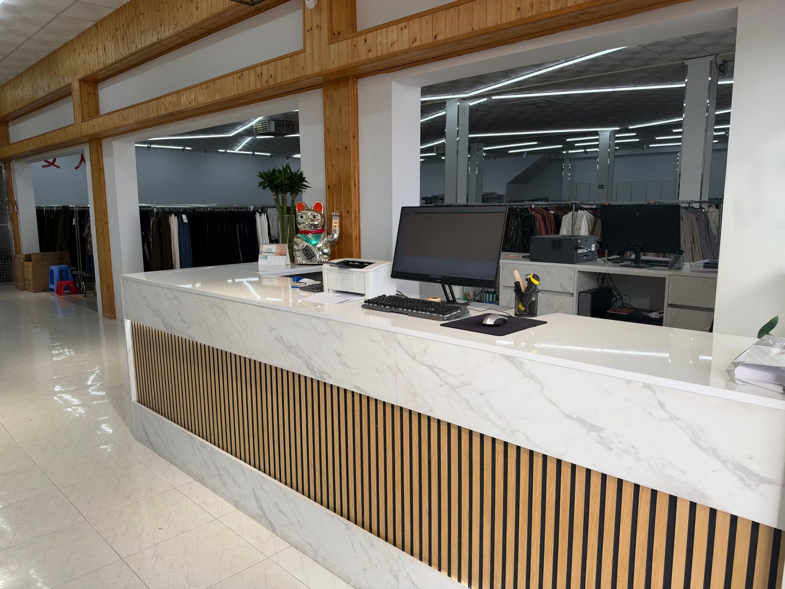 Mostrador de atención en la tienda